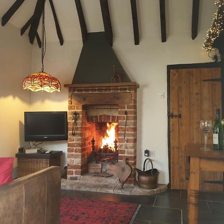 Delightful Cottage On The River Adur Close To Brighton & The Downs No Dogs Sorry Upper Beeding Eksteriør billede