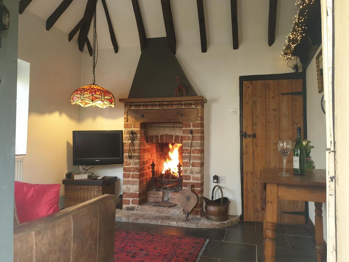 Delightful Cottage On The River Adur Close To Brighton & The Downs No Dogs Sorry Upper Beeding Eksteriør billede