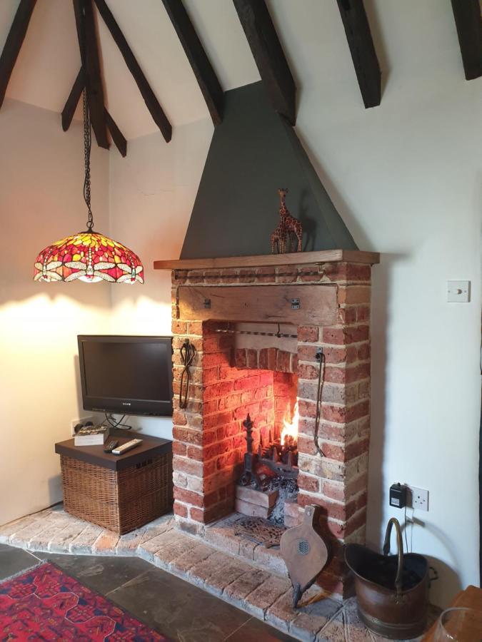 Delightful Cottage On The River Adur Close To Brighton & The Downs No Dogs Sorry Upper Beeding Eksteriør billede