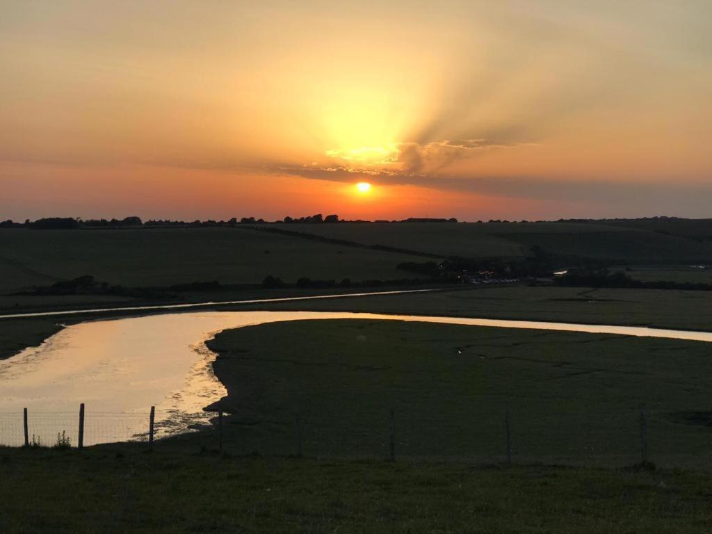 Delightful Cottage On The River Adur Close To Brighton & The Downs No Dogs Sorry Upper Beeding Eksteriør billede
